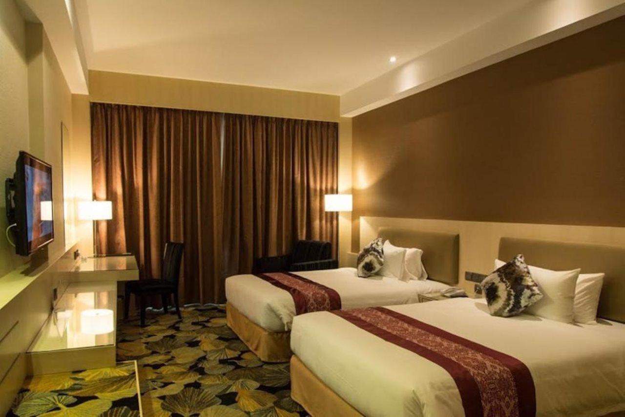 Imperial Hotel Kuching Kültér fotó