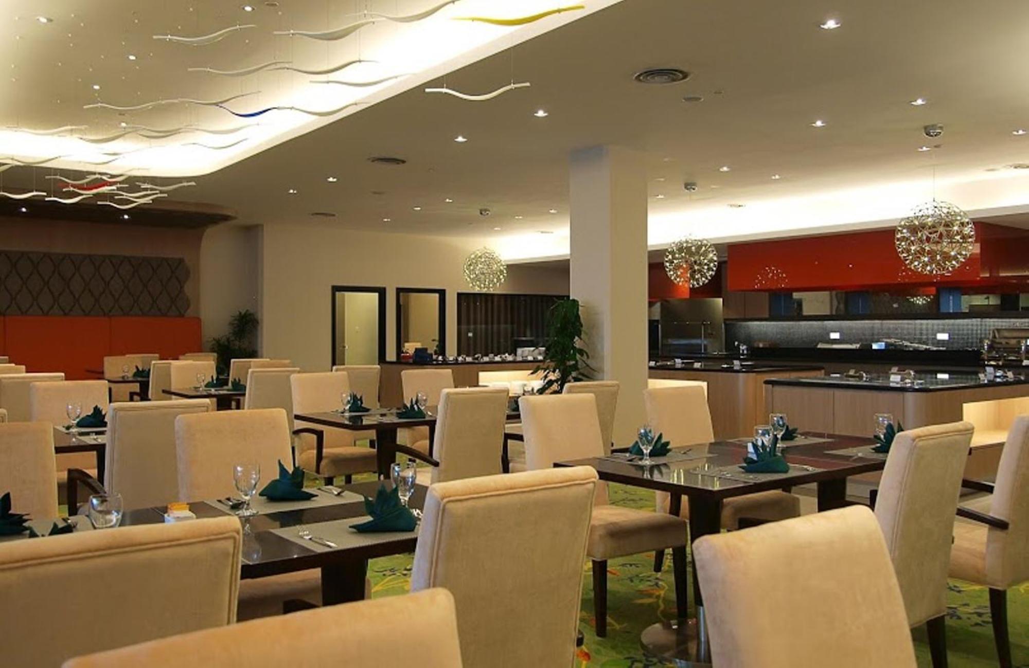 Imperial Hotel Kuching Kültér fotó
