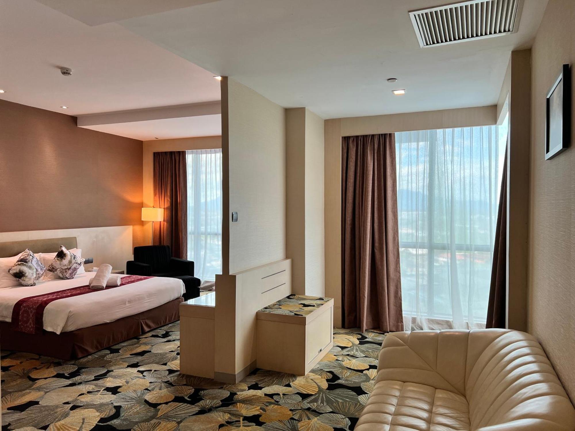 Imperial Hotel Kuching Kültér fotó