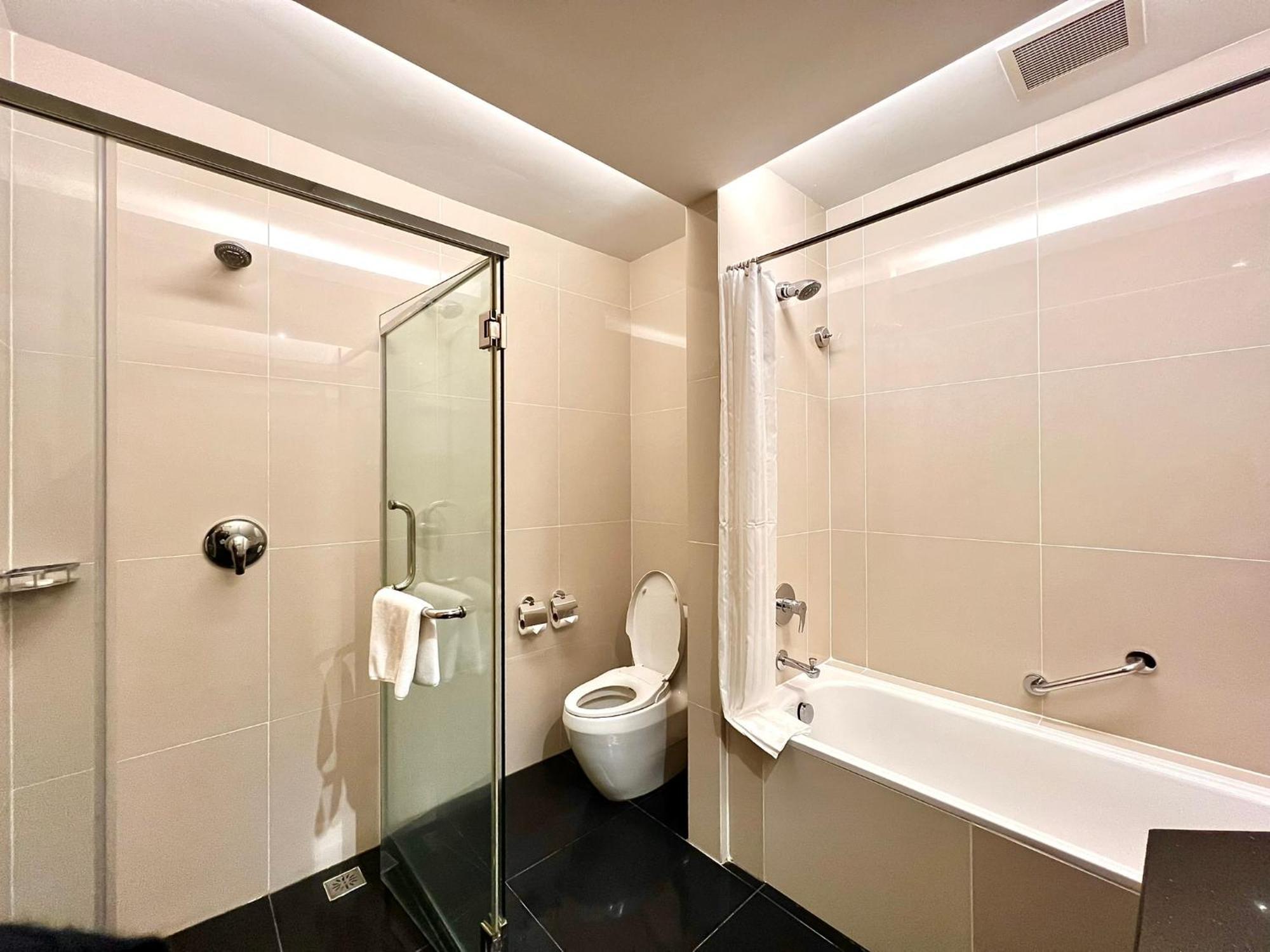 Imperial Hotel Kuching Kültér fotó
