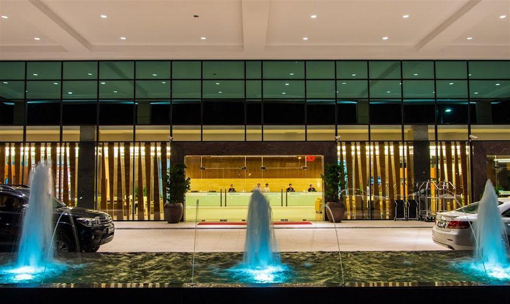 Imperial Hotel Kuching Kültér fotó