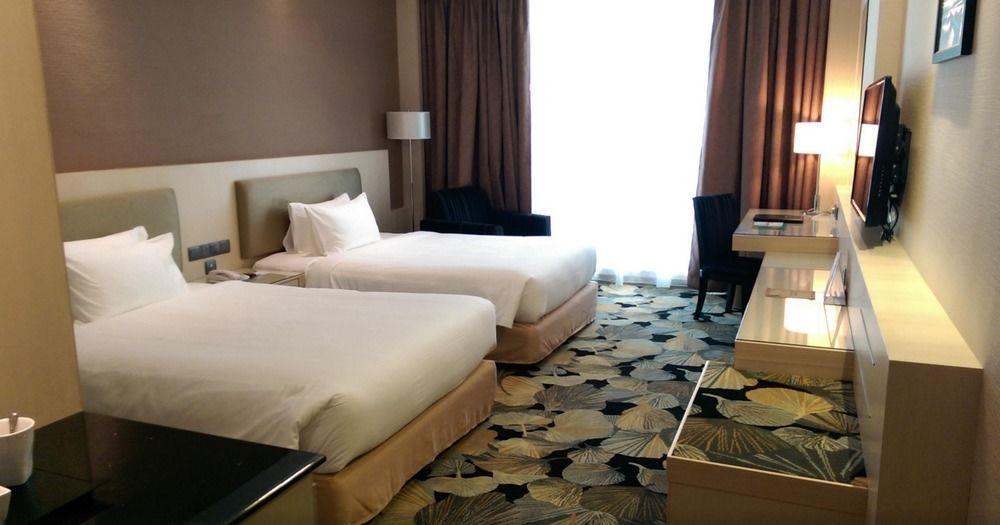 Imperial Hotel Kuching Kültér fotó