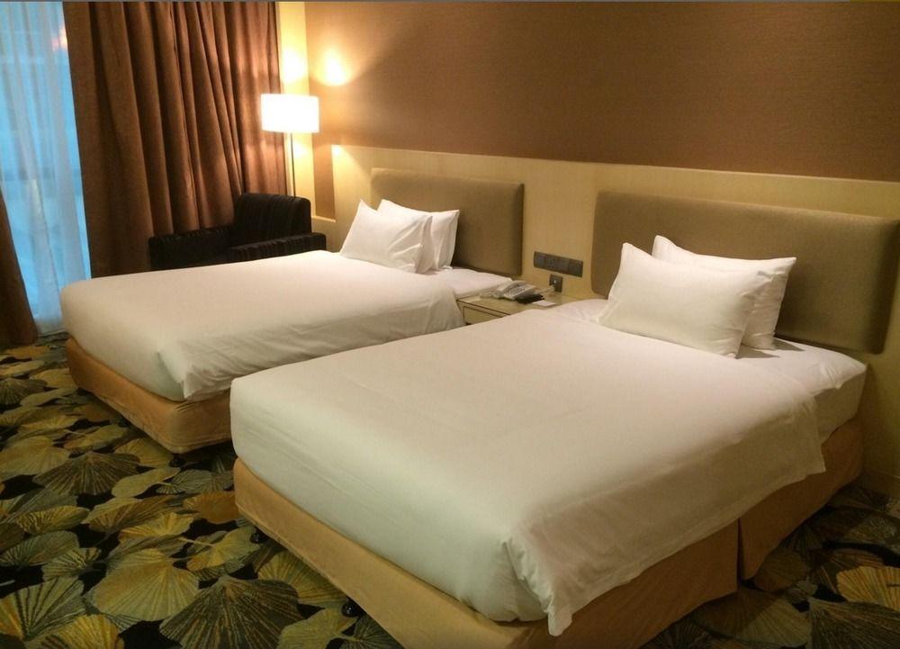 Imperial Hotel Kuching Kültér fotó