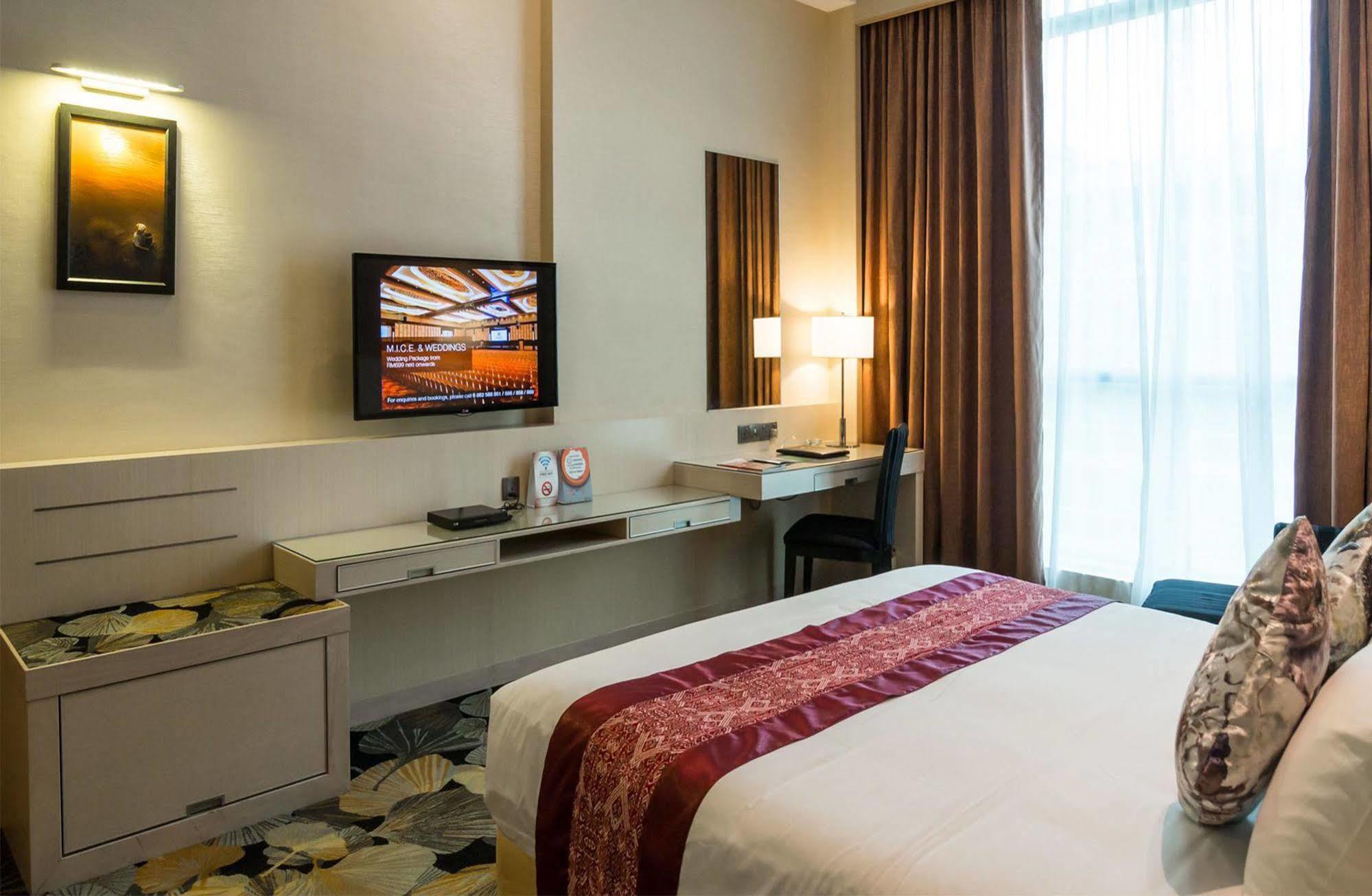 Imperial Hotel Kuching Kültér fotó