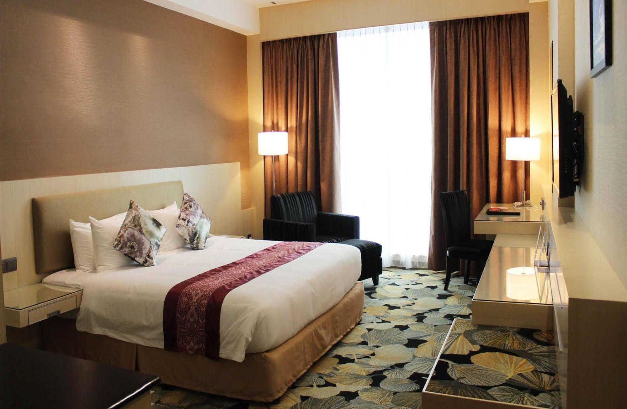 Imperial Hotel Kuching Kültér fotó