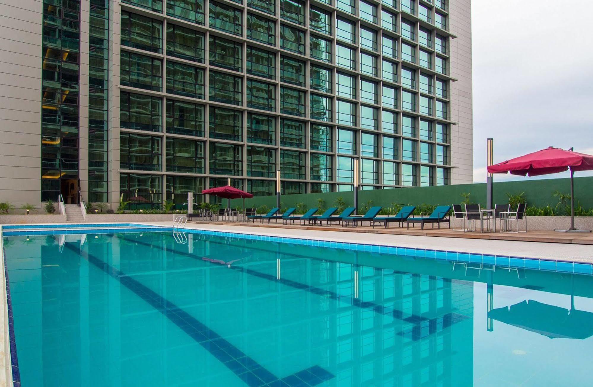 Imperial Hotel Kuching Kültér fotó