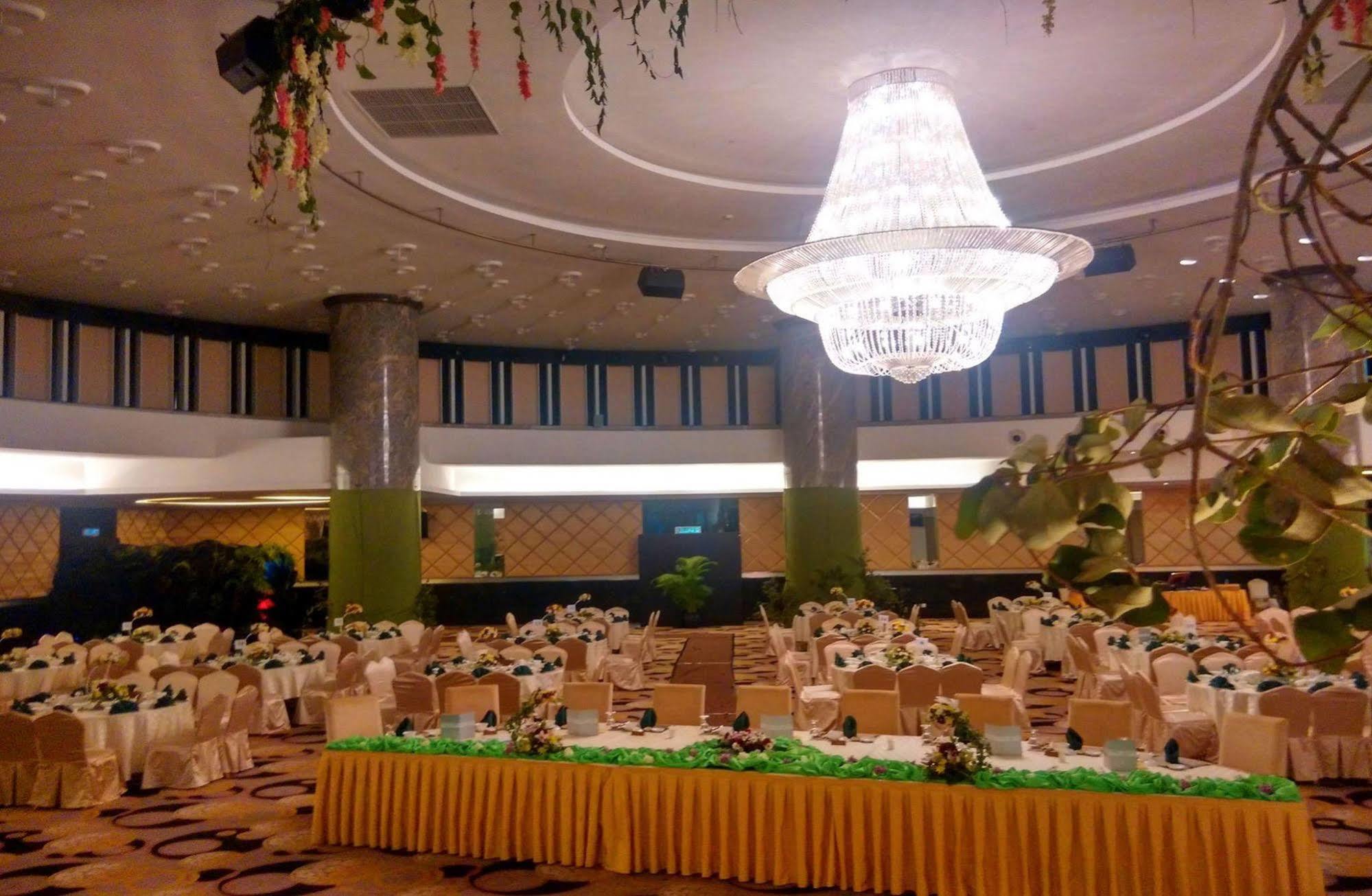 Imperial Hotel Kuching Kültér fotó