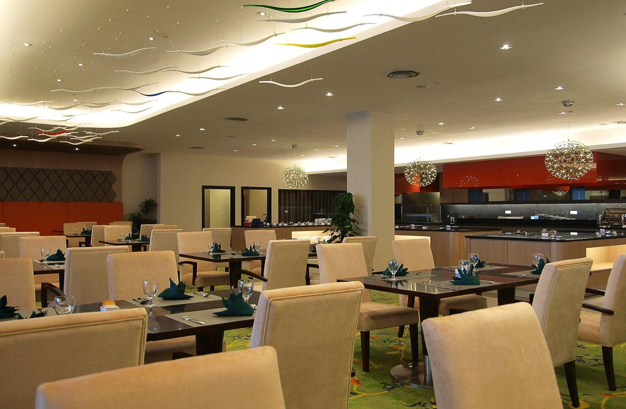 Imperial Hotel Kuching Kültér fotó