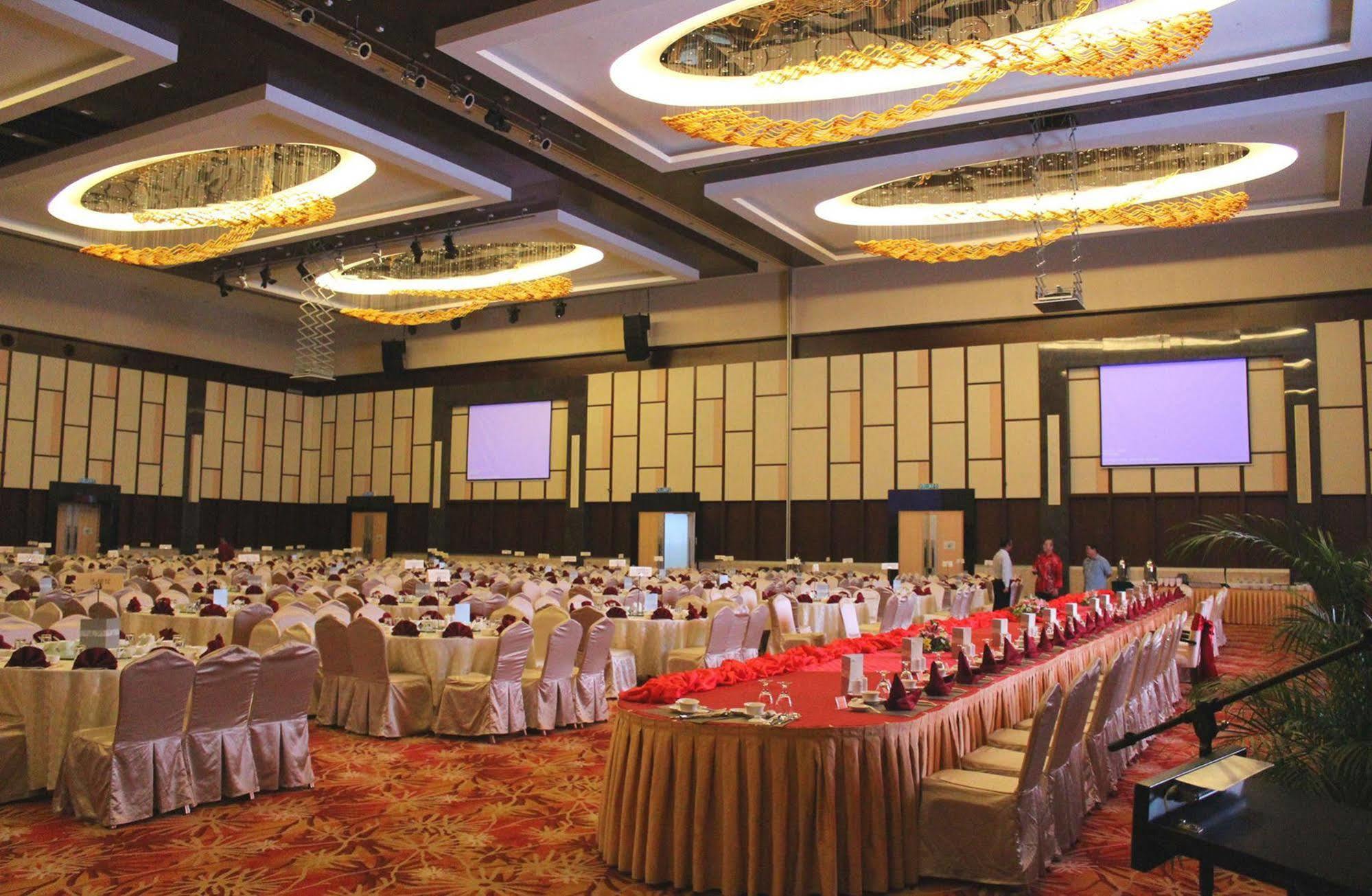Imperial Hotel Kuching Kültér fotó